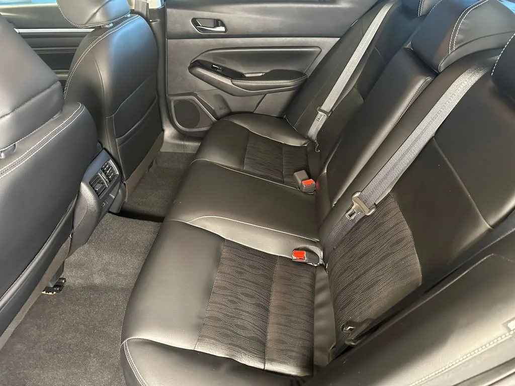 Nissan Altima photo 20