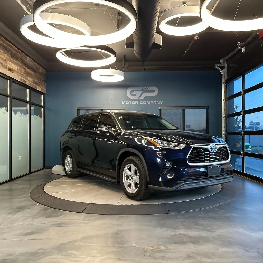 Blue 2020 Toyota Highlander Hybrid LE for sale in Kaysville, UT