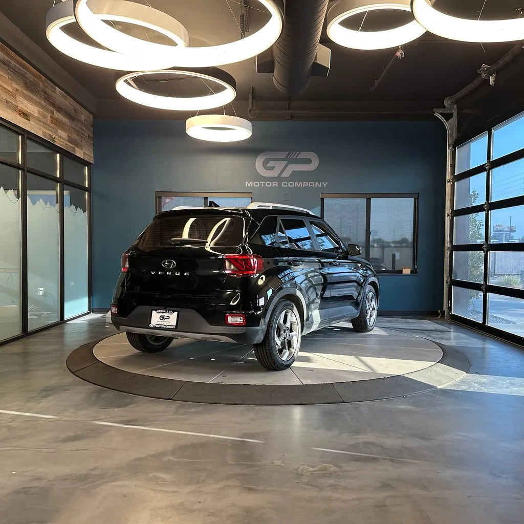 Hyundai Venue photo 3