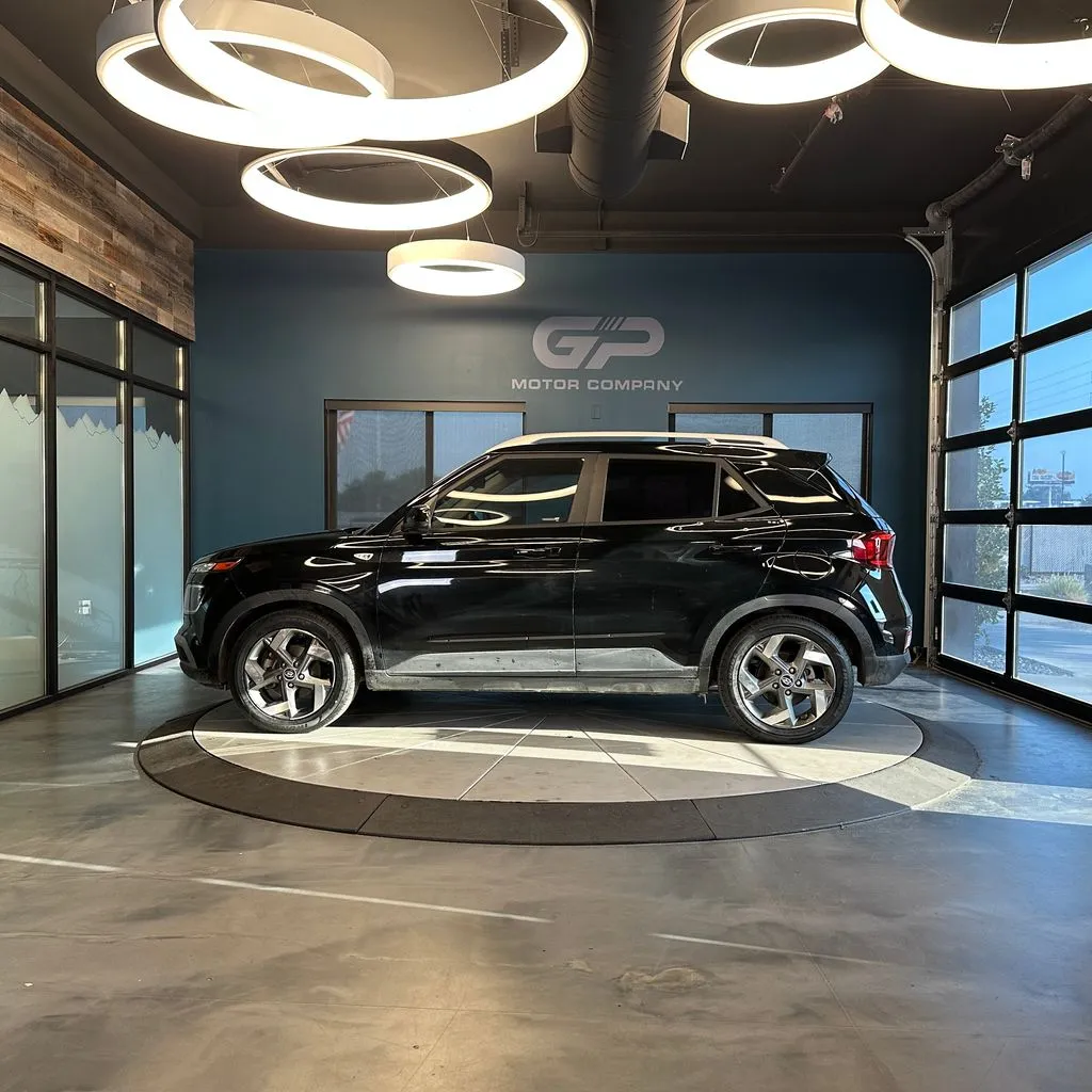Hyundai Venue photo 6