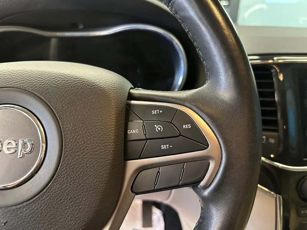 Jeep Grand Cherokee photo 12