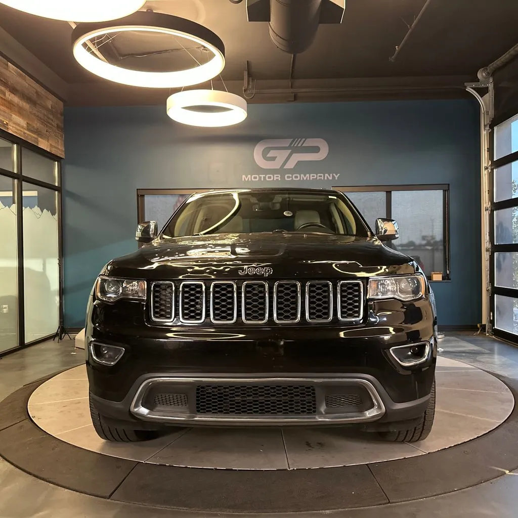Jeep Grand Cherokee photo 8