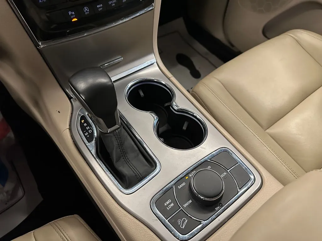 Jeep Grand Cherokee photo 16