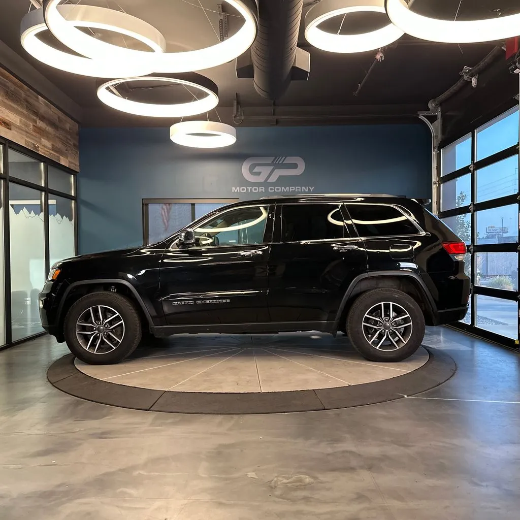 Jeep Grand Cherokee photo 6