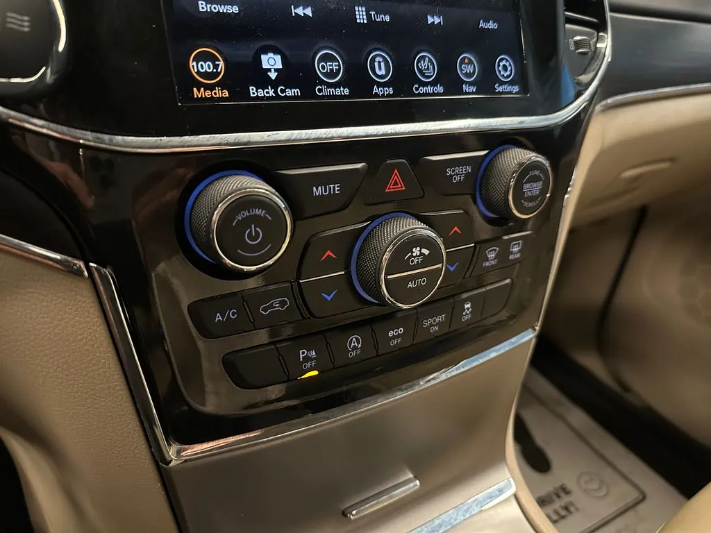Jeep Grand Cherokee photo 15