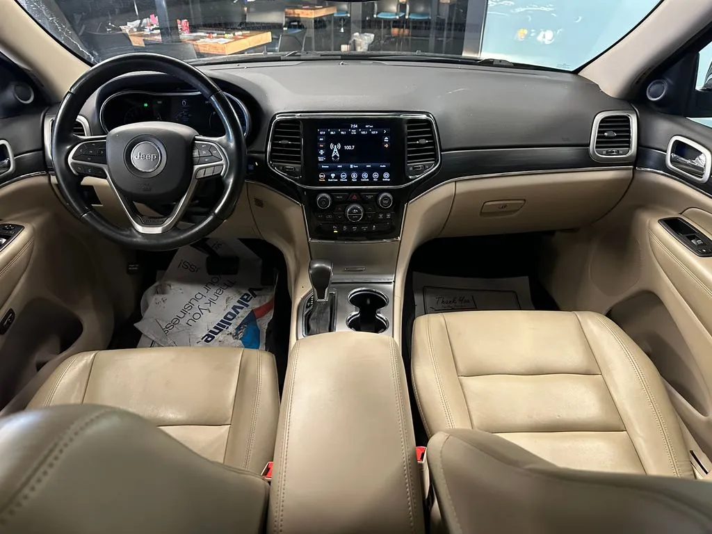 Jeep Grand Cherokee photo 9