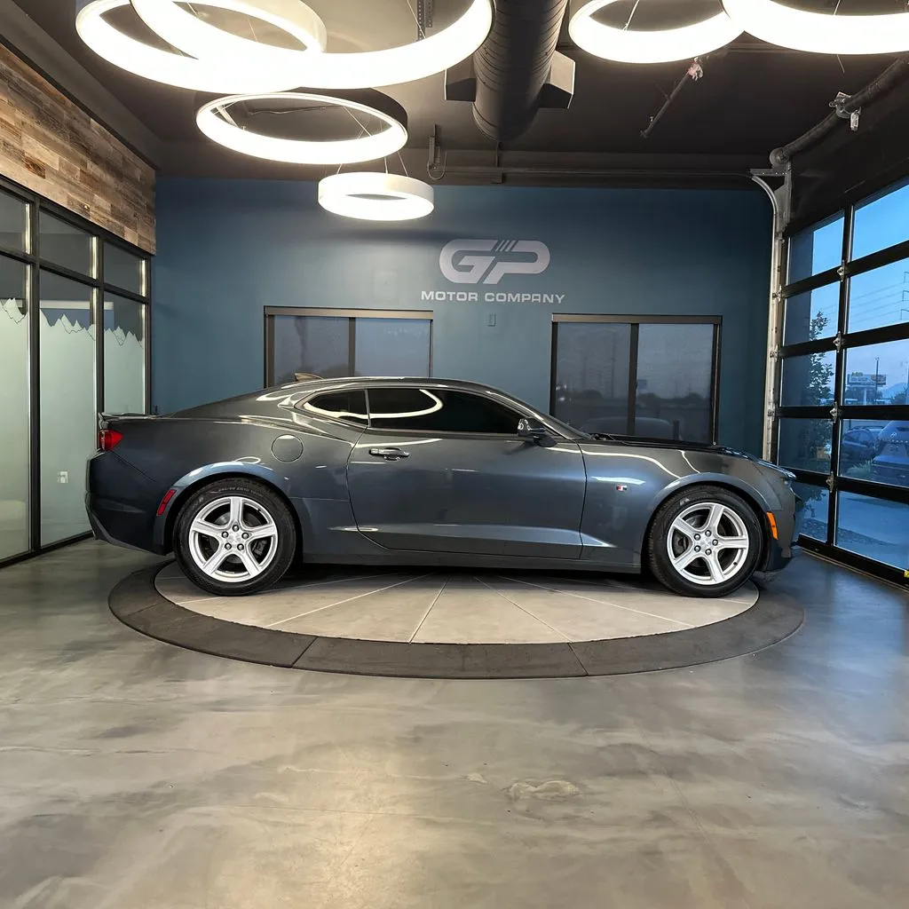Chevrolet Camaro photo 2