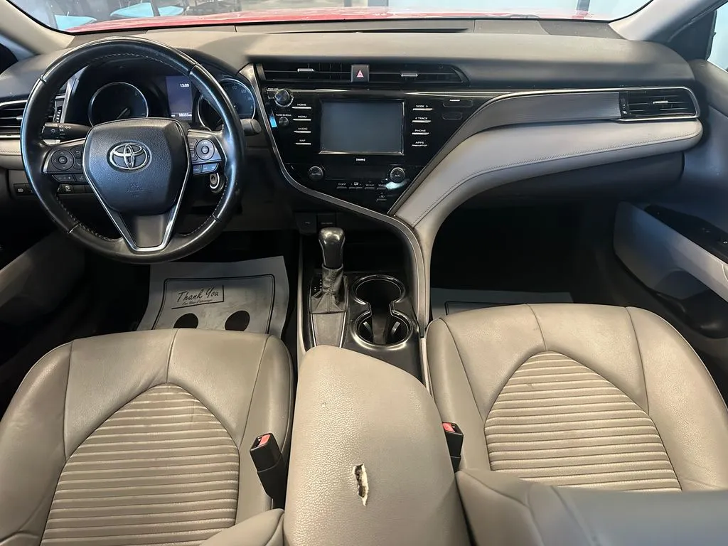 Toyota Camry photo 9