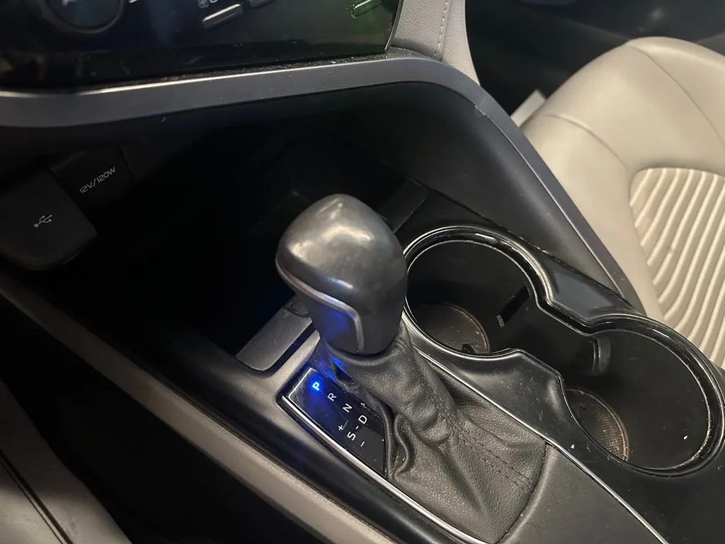 Toyota Camry photo 16