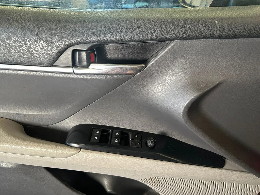Toyota Camry photo 19