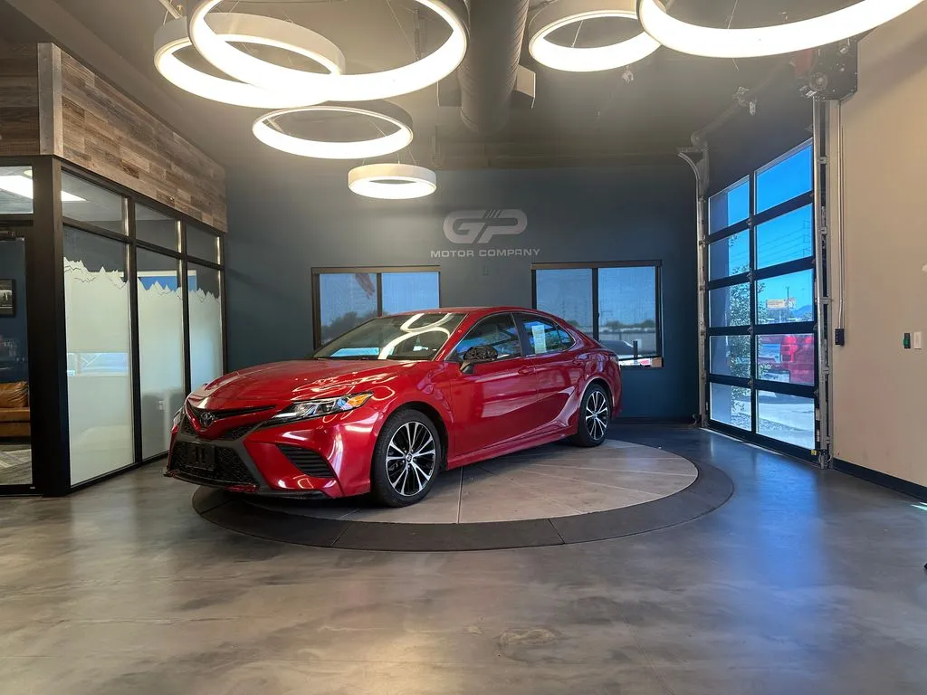 Toyota Camry photo 7