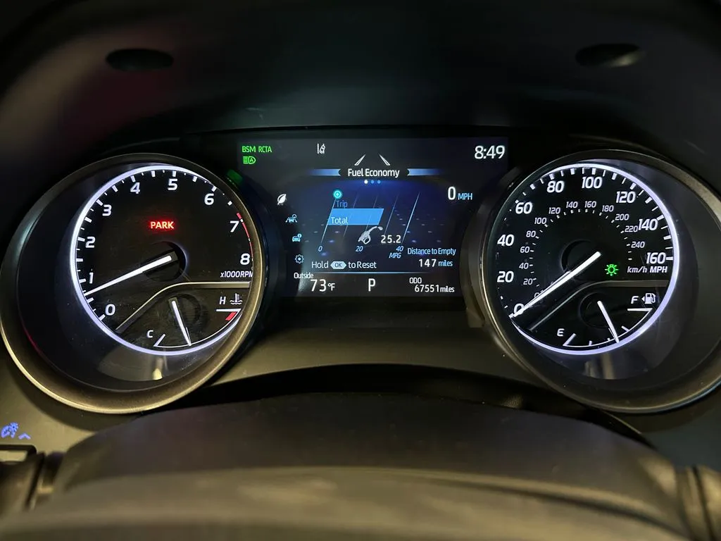 Toyota Camry photo 10