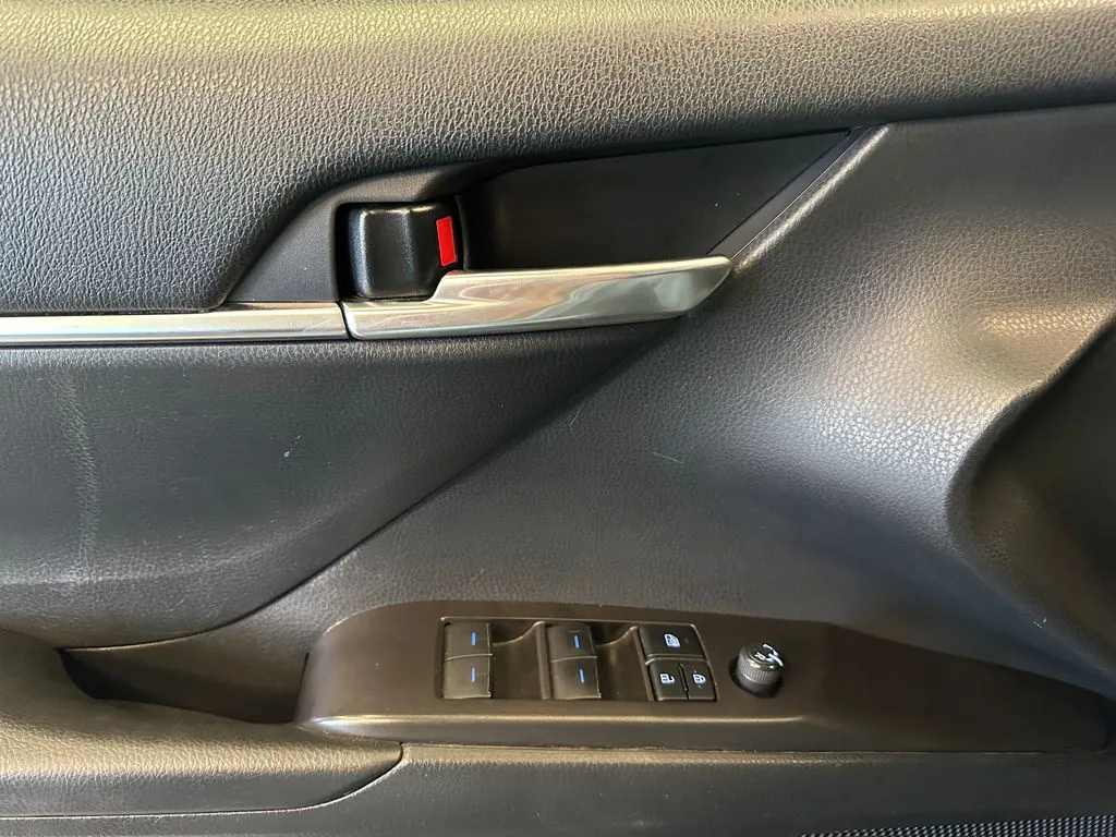 Toyota Camry photo 19
