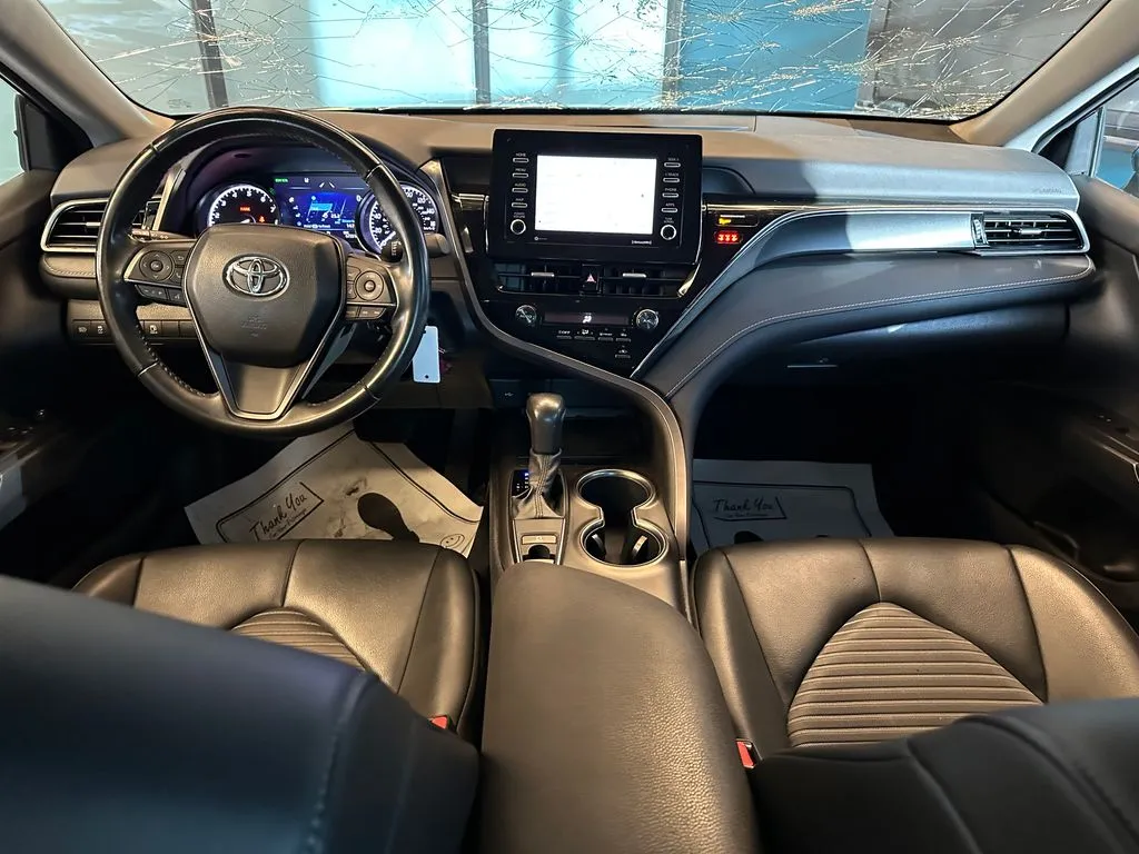 Toyota Camry photo 9