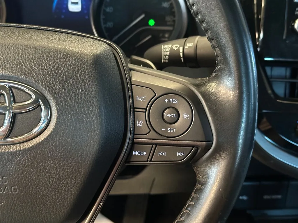 Toyota Camry photo 12