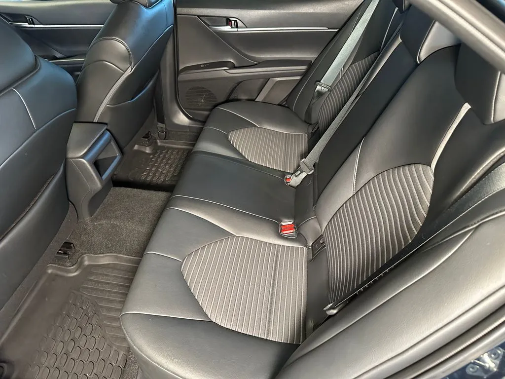 Toyota Camry photo 21