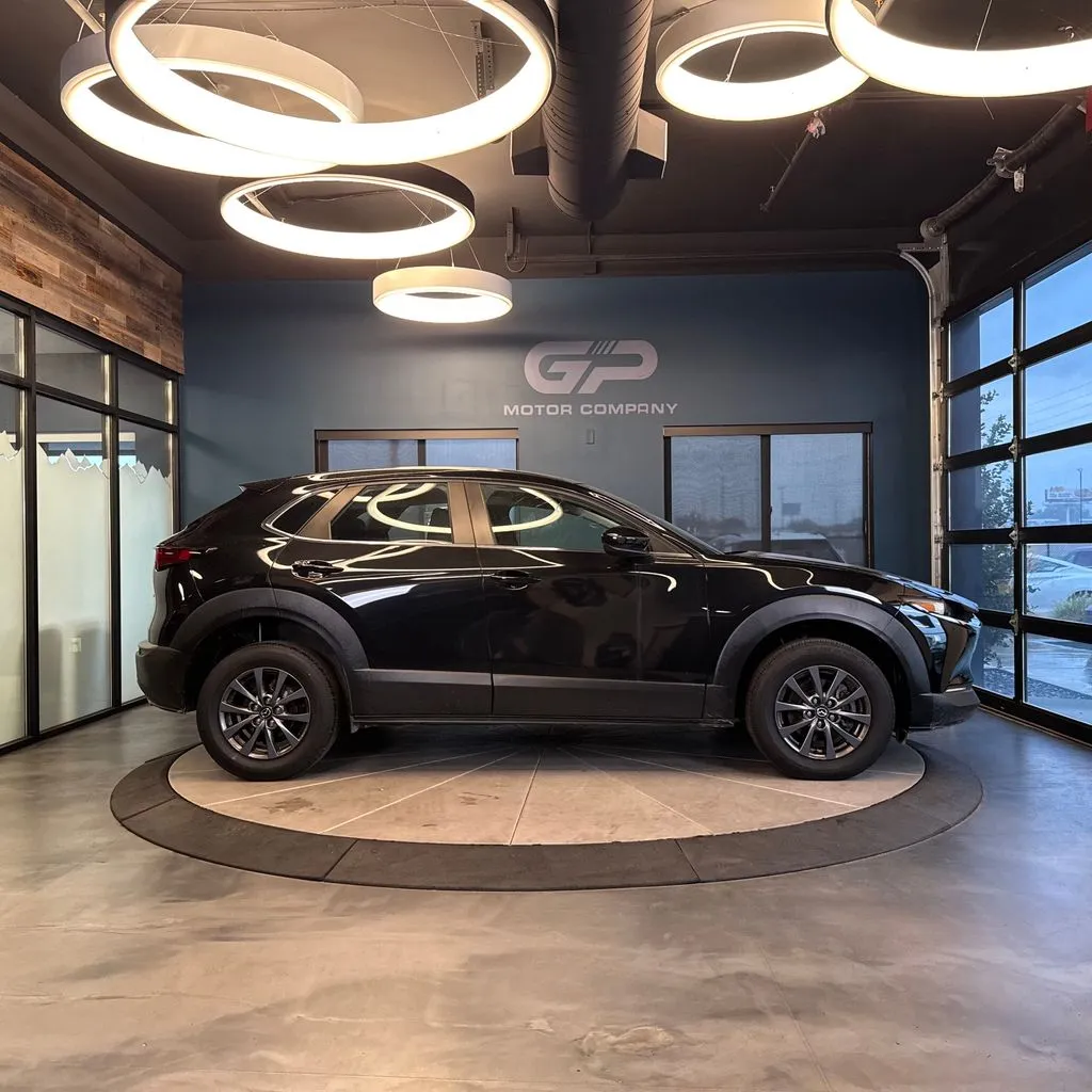 Mazda CX-30 photo 2