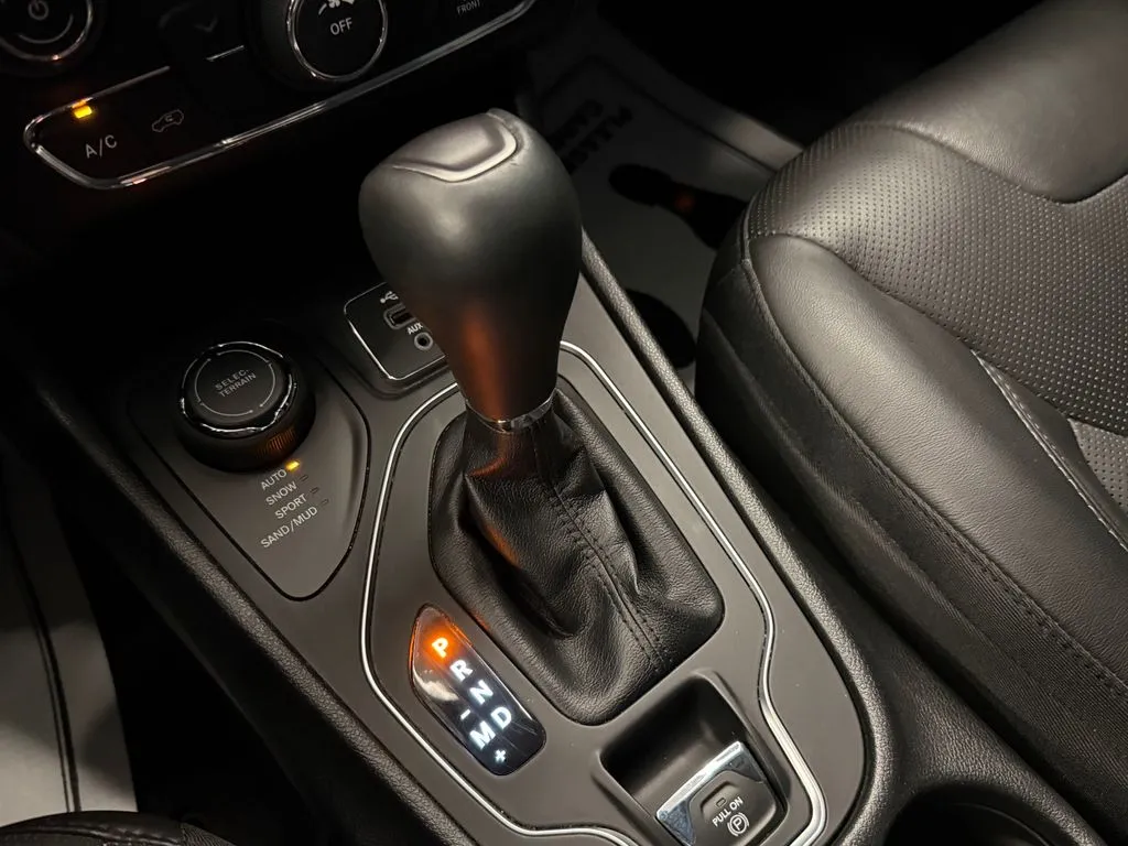 Jeep Cherokee photo 18