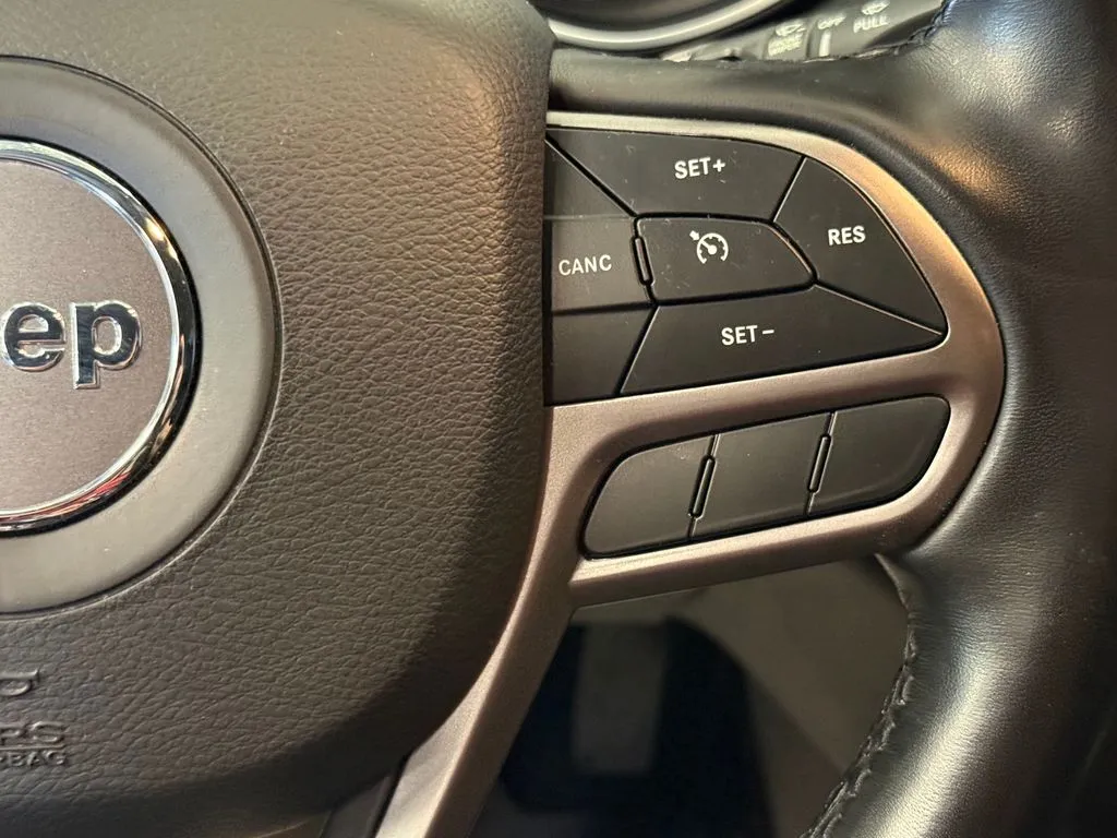 Jeep Cherokee photo 12