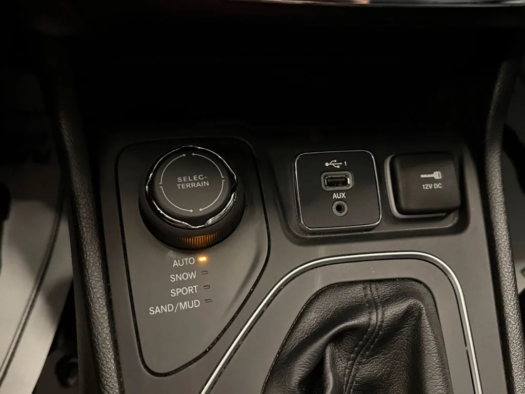 Jeep Cherokee photo 17