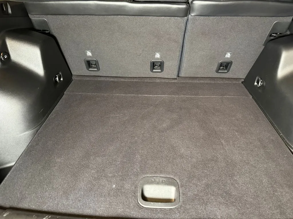 Jeep Cherokee photo 24