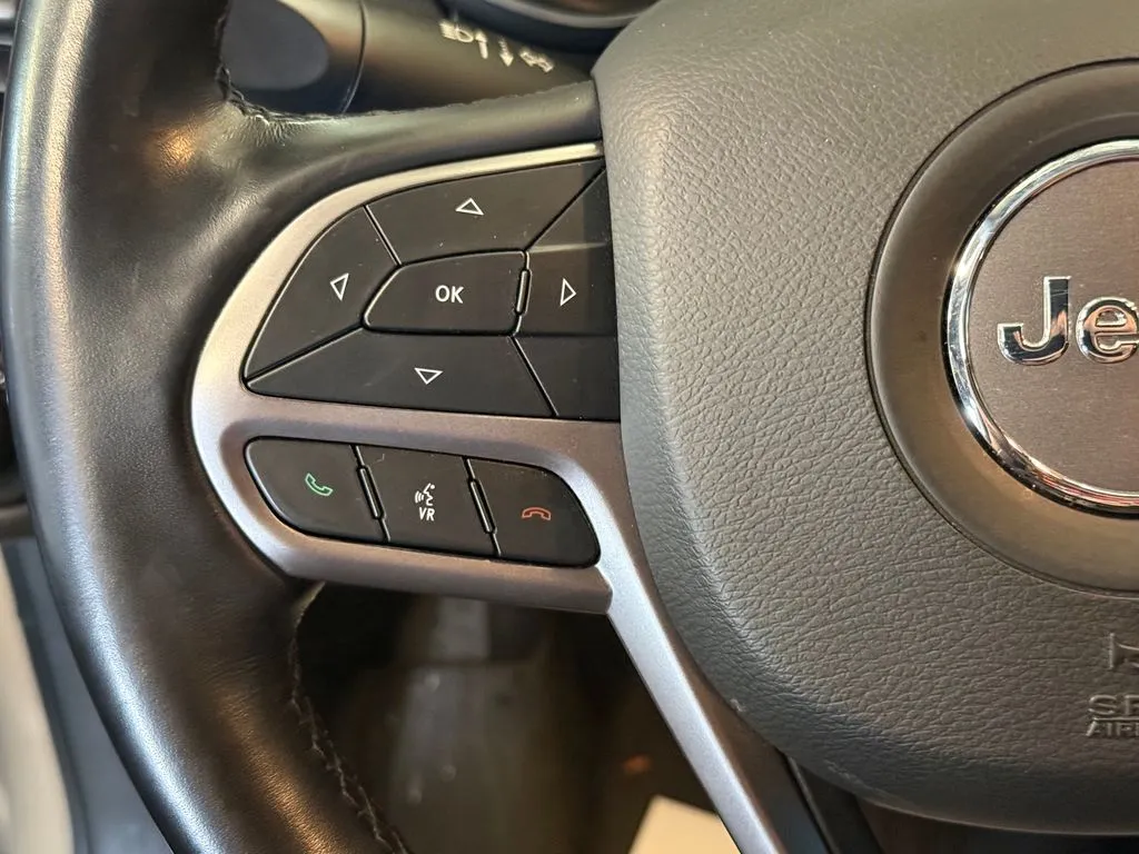 Jeep Cherokee photo 11