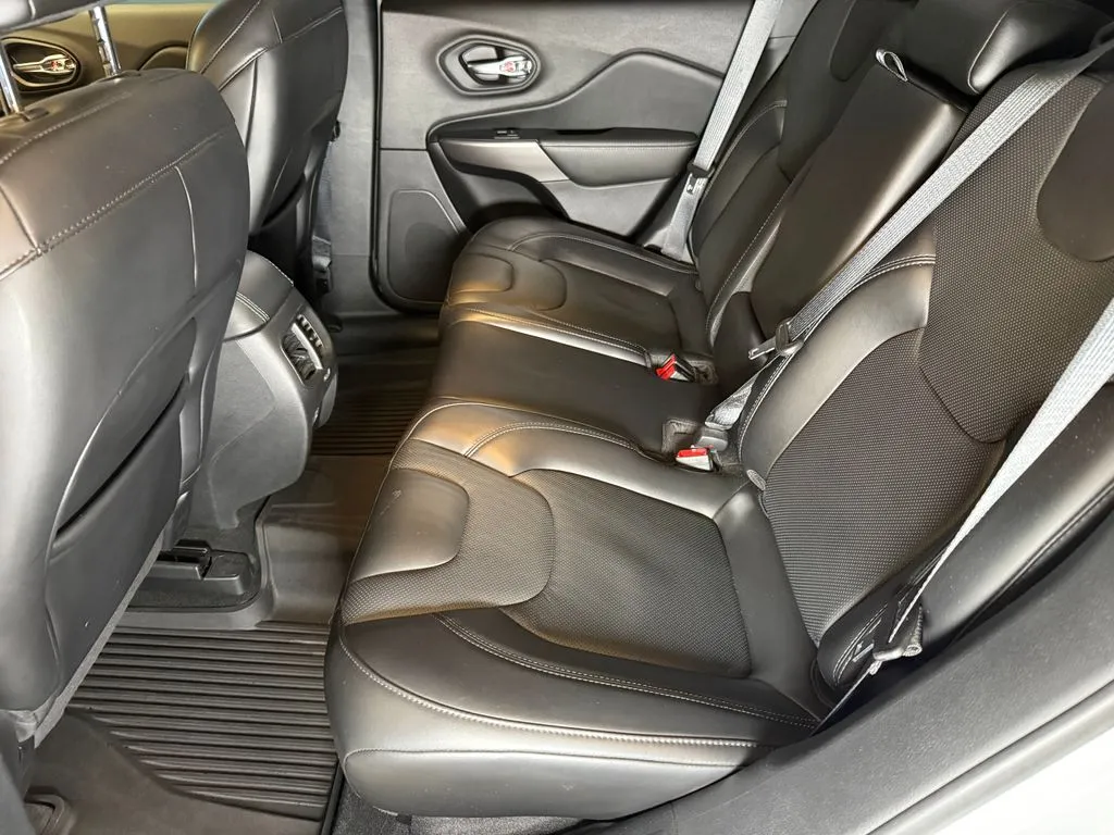 Jeep Cherokee photo 23