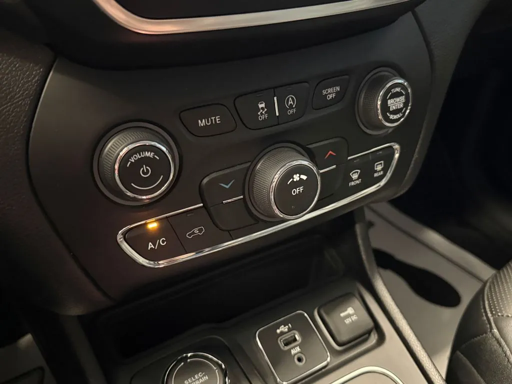 Jeep Cherokee photo 16