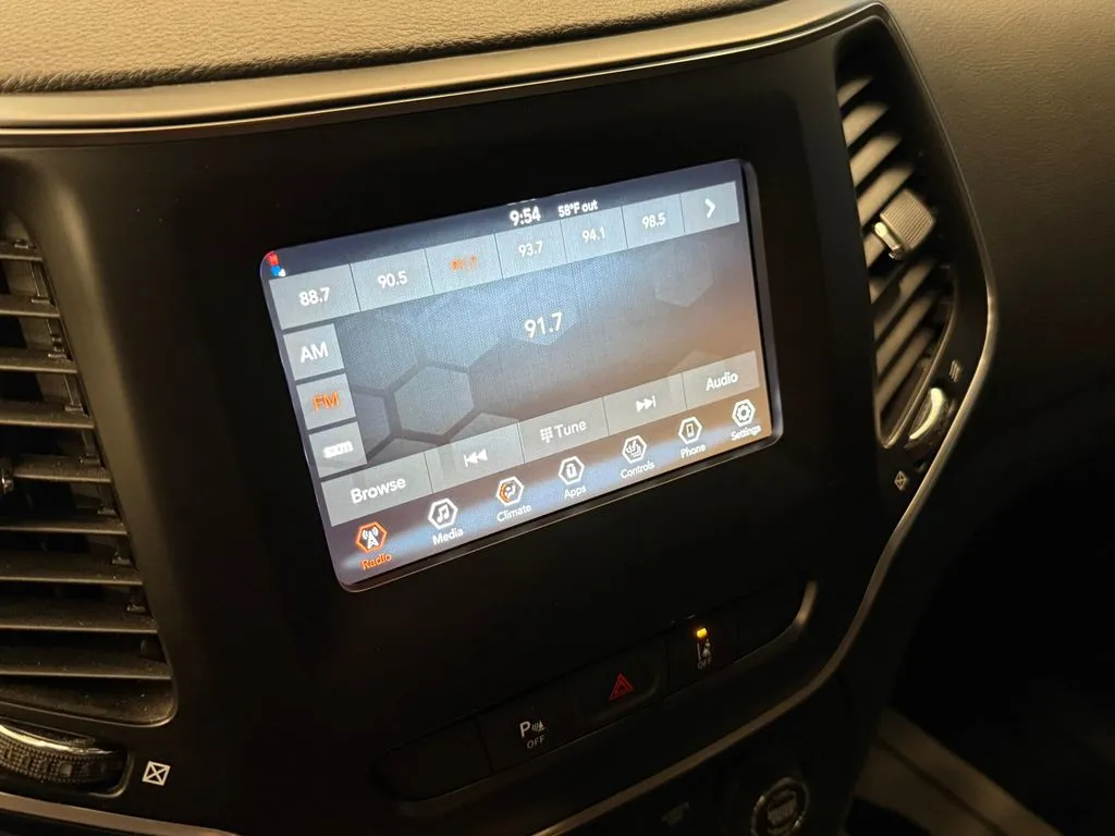 Jeep Cherokee photo 13