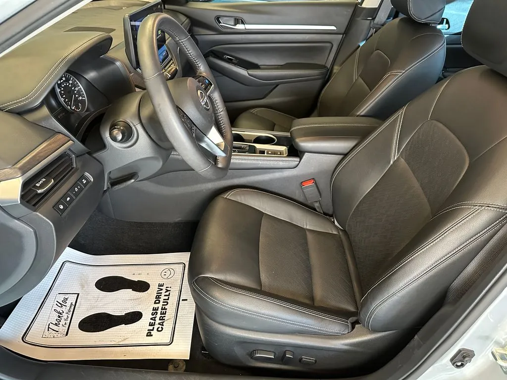 Nissan Altima photo 20