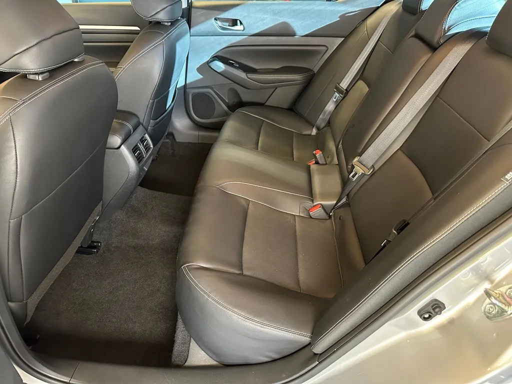 Nissan Altima photo 21