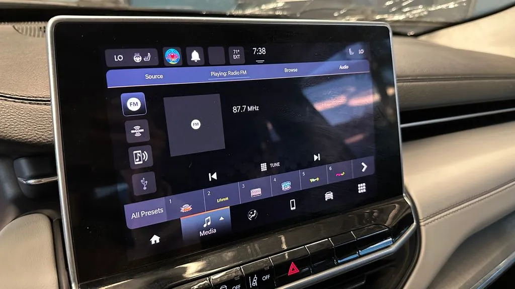Jeep Compass photo 13