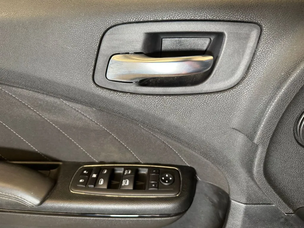 Dodge Charger photo 19