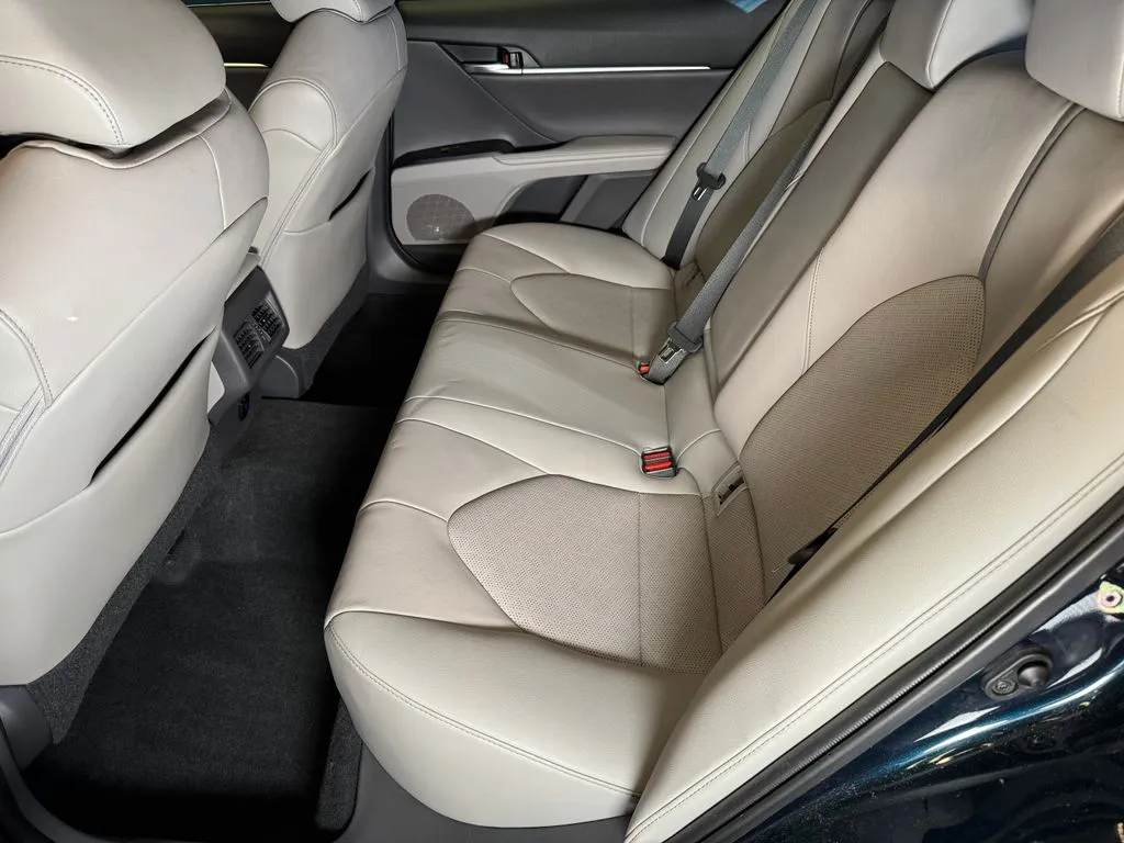 Toyota Camry photo 21