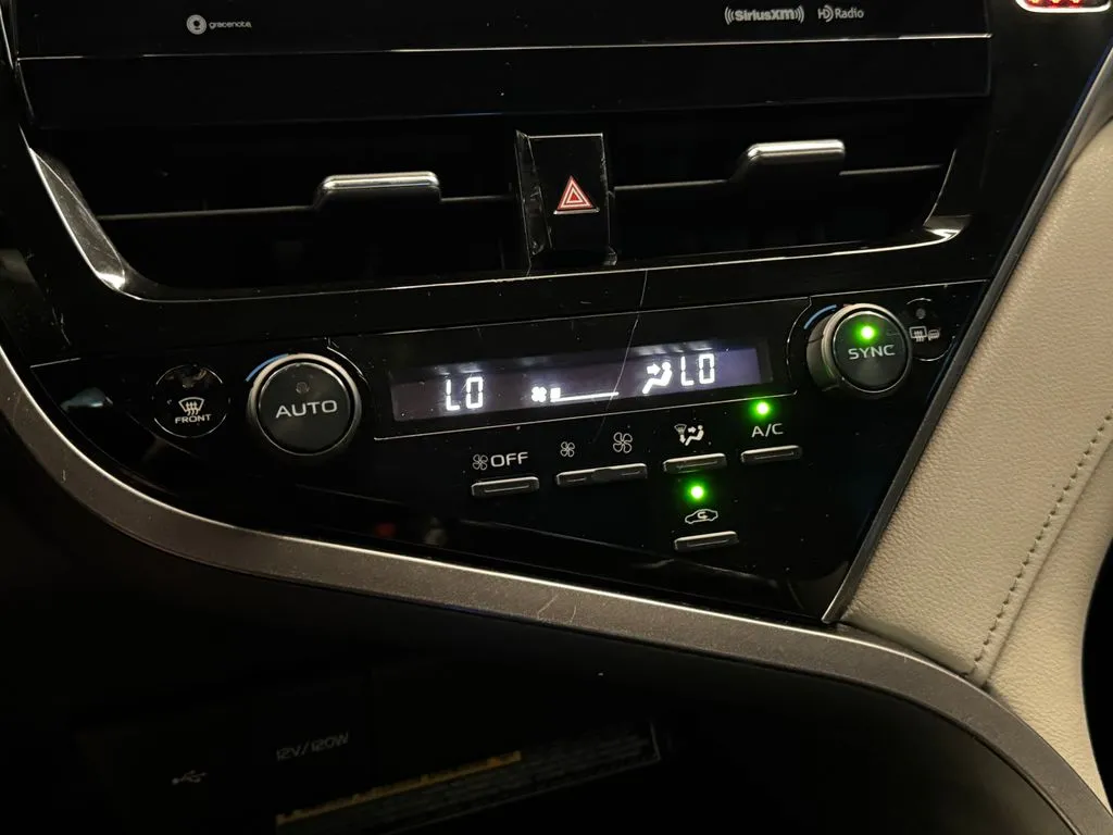 Toyota Camry photo 15