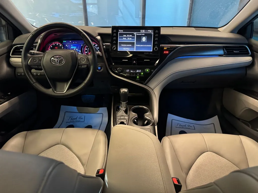 Toyota Camry photo 9