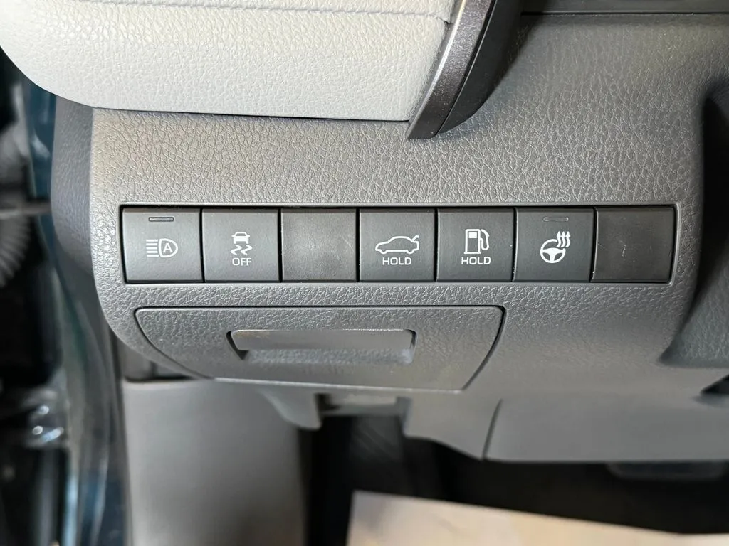 Toyota Camry photo 18