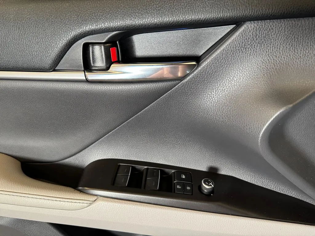 Toyota Camry photo 19