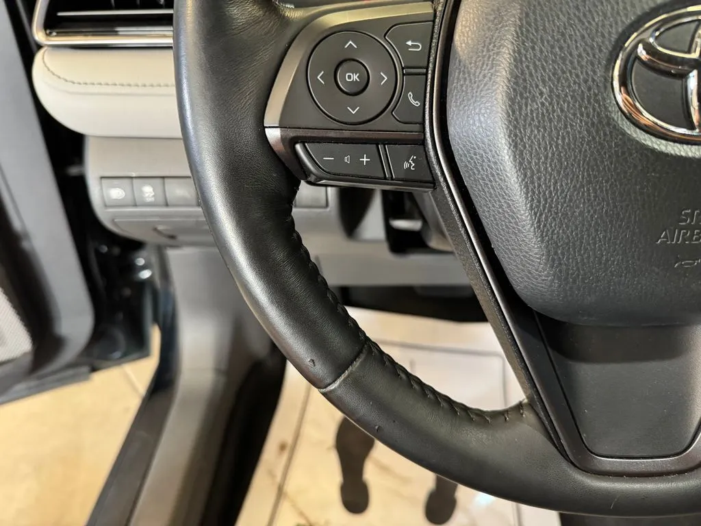 Toyota Camry photo 11