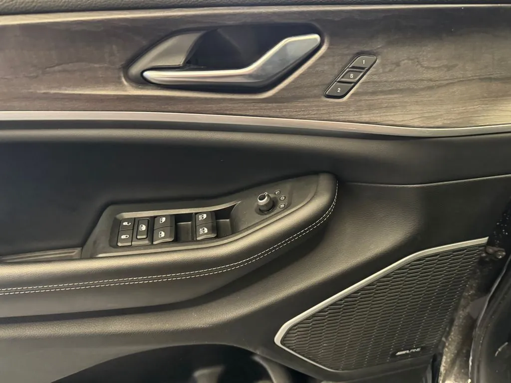 Jeep Grand Cherokee L photo 18