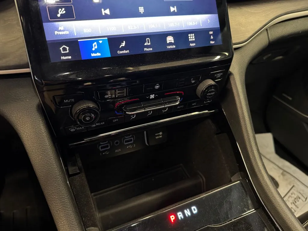 Jeep Grand Cherokee L photo 16