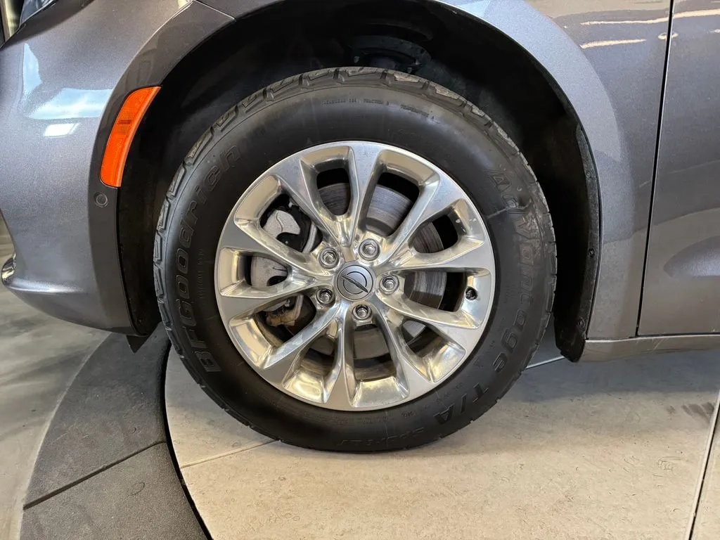 Chrysler Pacifica photo 27