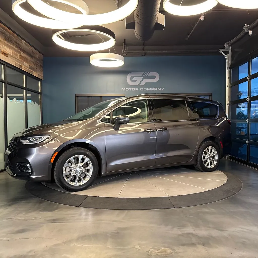 Chrysler Pacifica photo 7