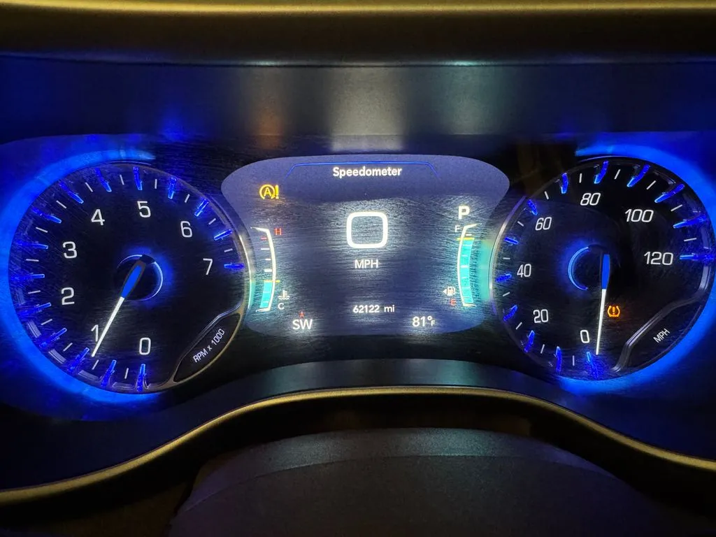 Chrysler Pacifica photo 10