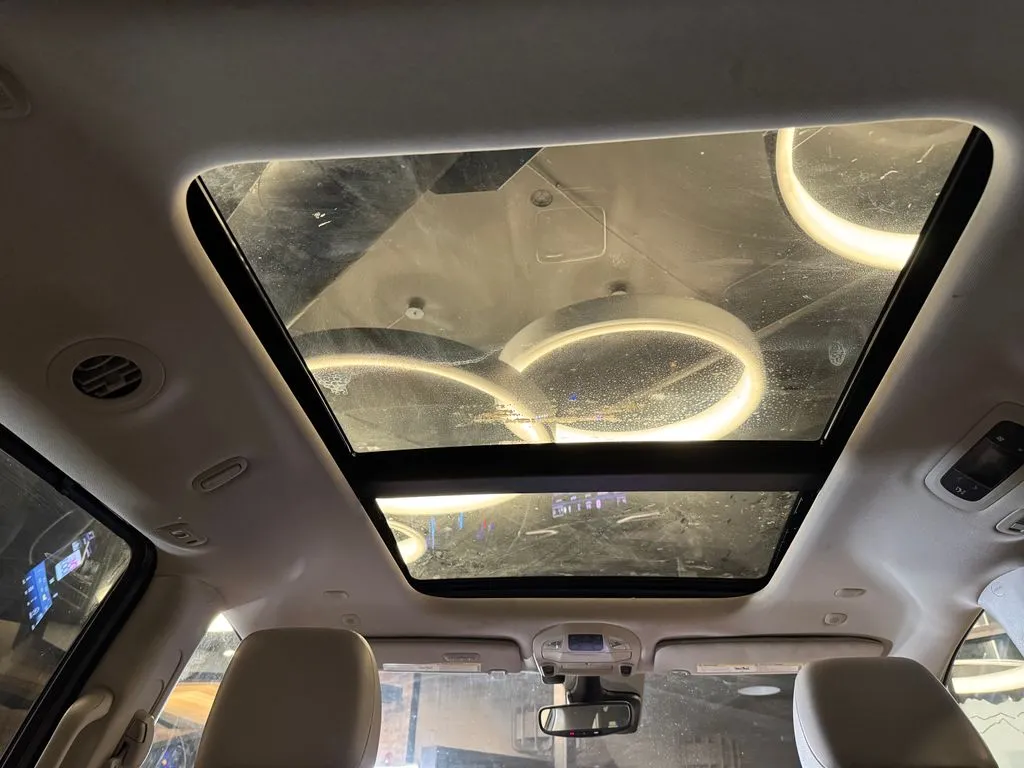 Chrysler Pacifica photo 23
