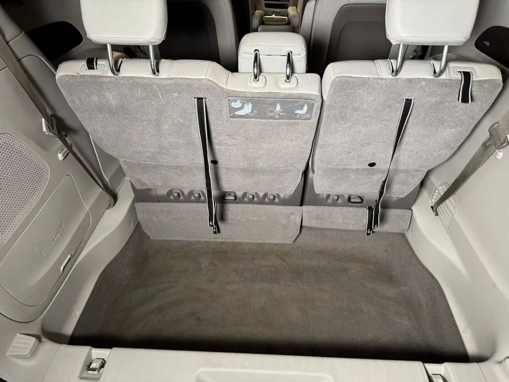 Chrysler Pacifica photo 24