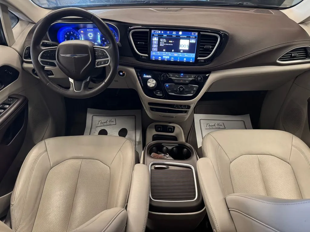 Chrysler Pacifica photo 9