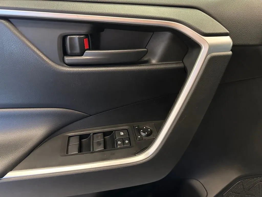 Toyota RAV4 photo 18