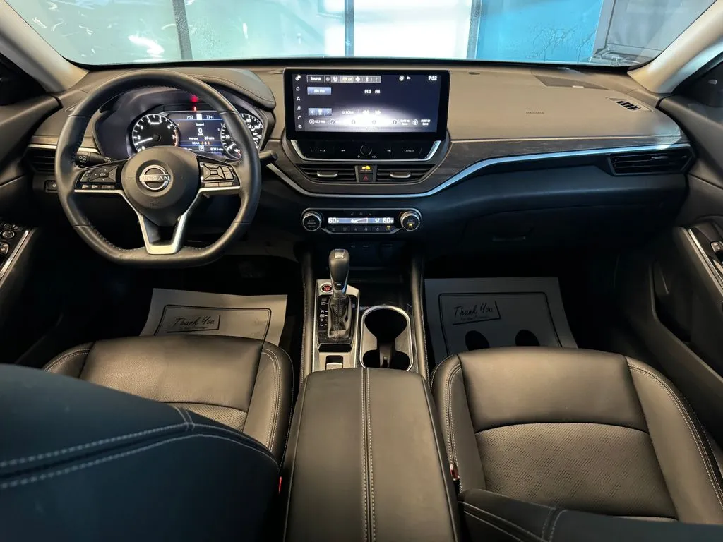 Nissan Altima photo 9