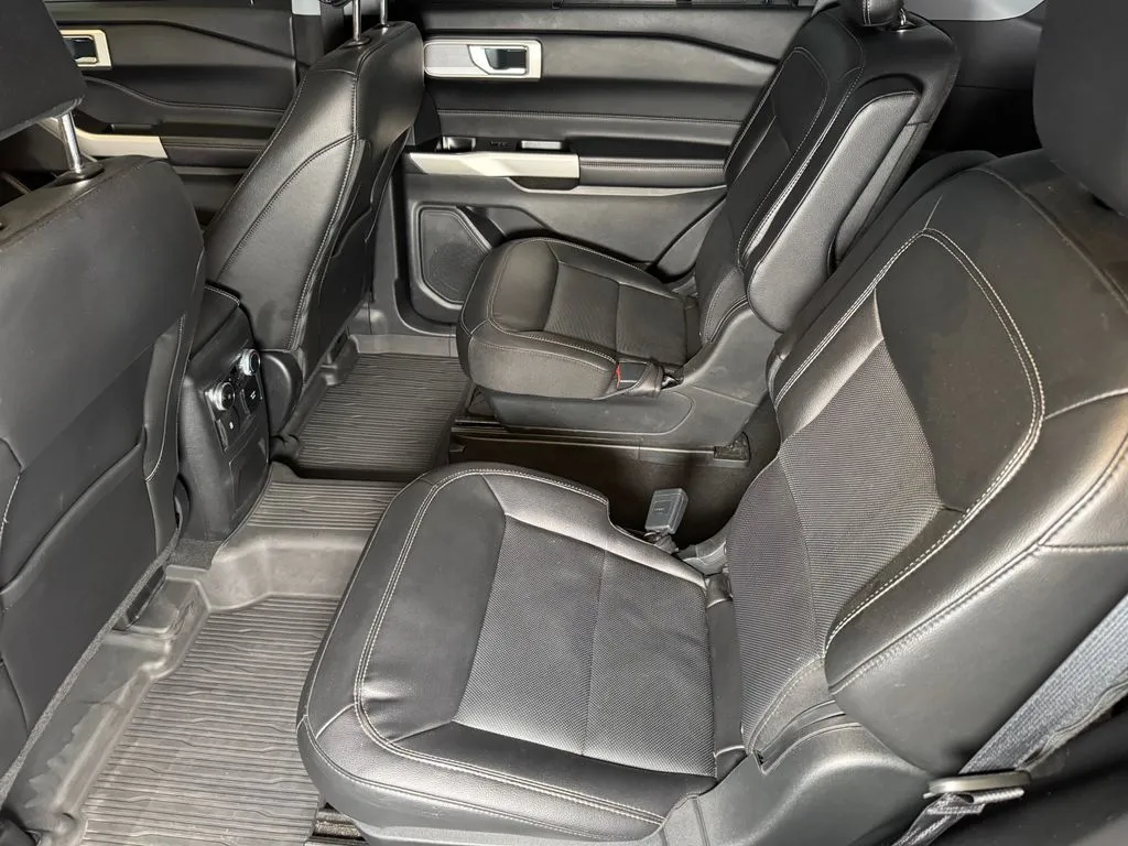 Ford Explorer photo 21